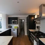 Veeve - East London Escape
