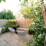Veeve - East London Escape