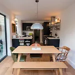 Veeve - East London Escape